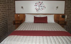 Idlewilde Town & Country Motor Inn